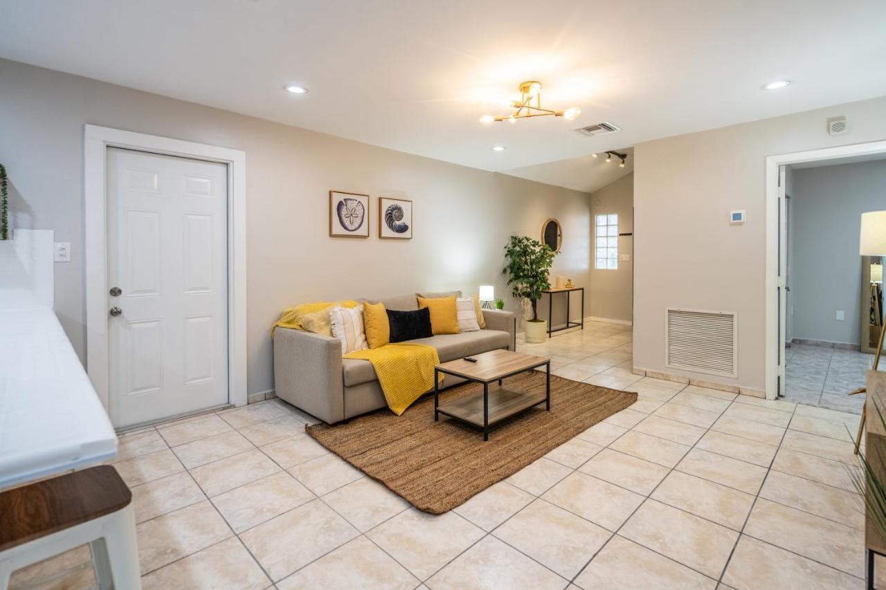 Renovated 2 Bd W/ Private Parking, Gallery & W/d Appartamento *