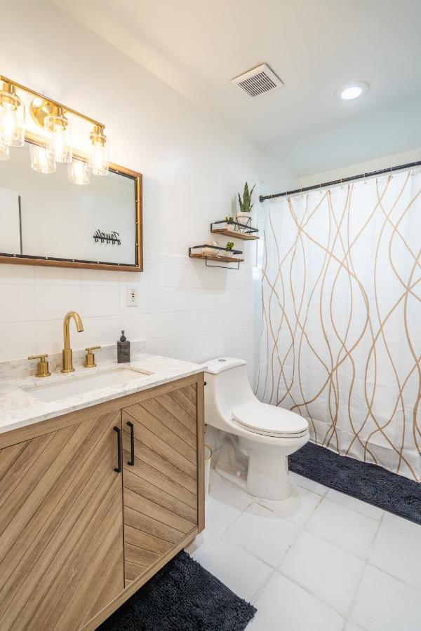Renovated 2 Bd W/ Private Parking, Gallery & W/d Appartamento *